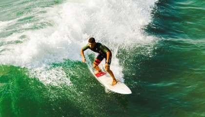 开云电竞登录入口-利物浦2-0击败曼城，萨拉赫和菲尔米诺攻城掠地，利物浦球队萨拉赫